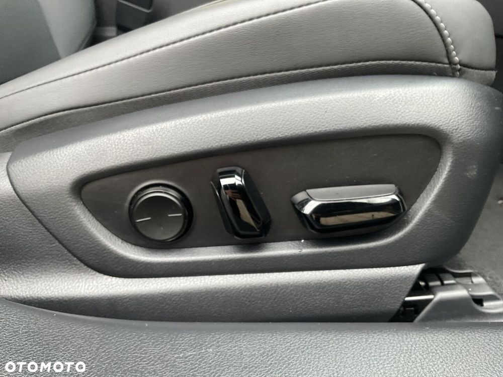 Lexus ES 300h Business Edition - 13