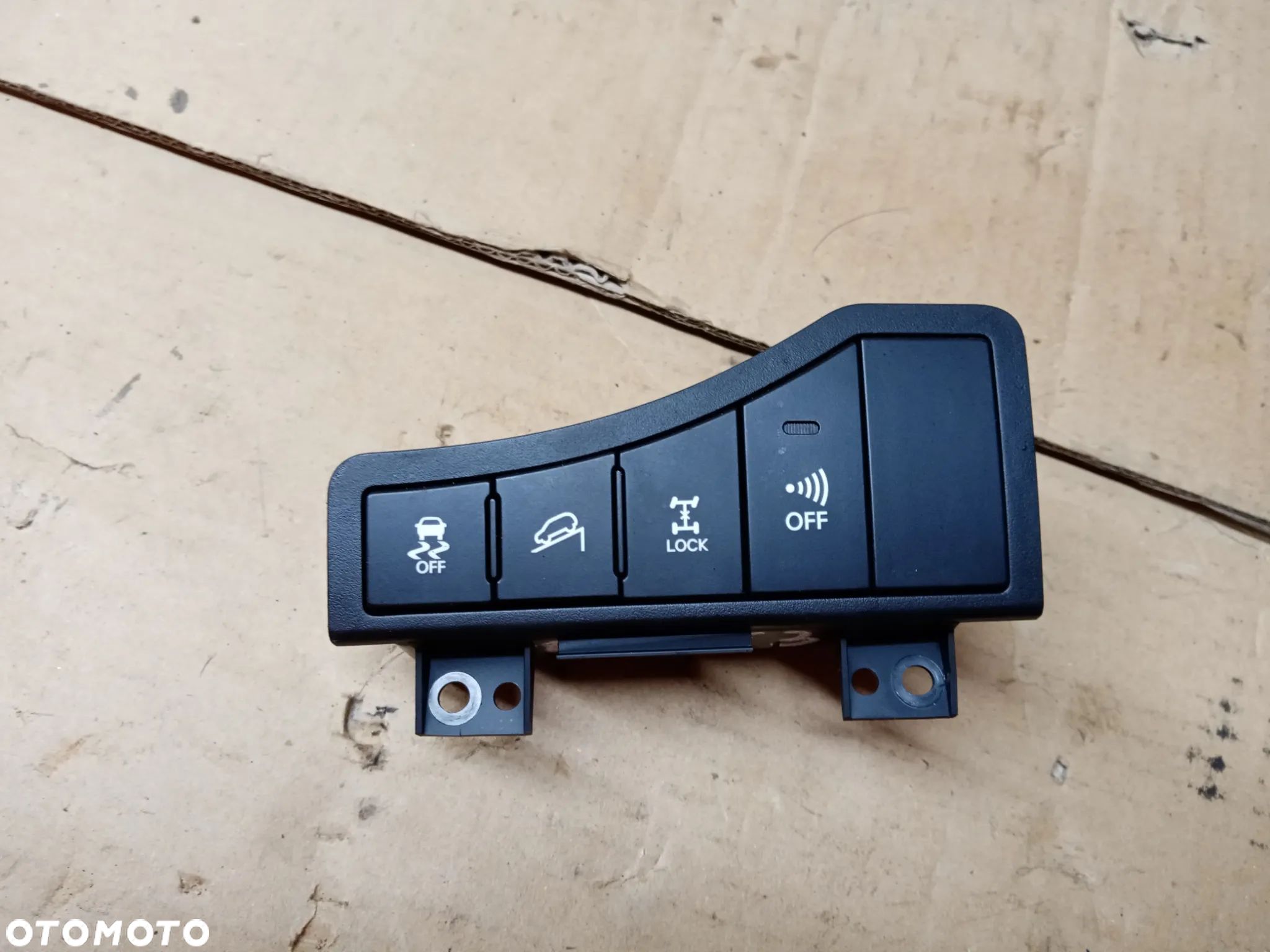 Przełącznik włącznik kontroli trakcji AWD Kia Sportage III 93700-3U830 - 1