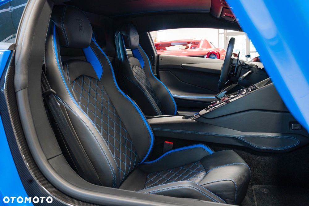 Lamborghini Aventador - 21