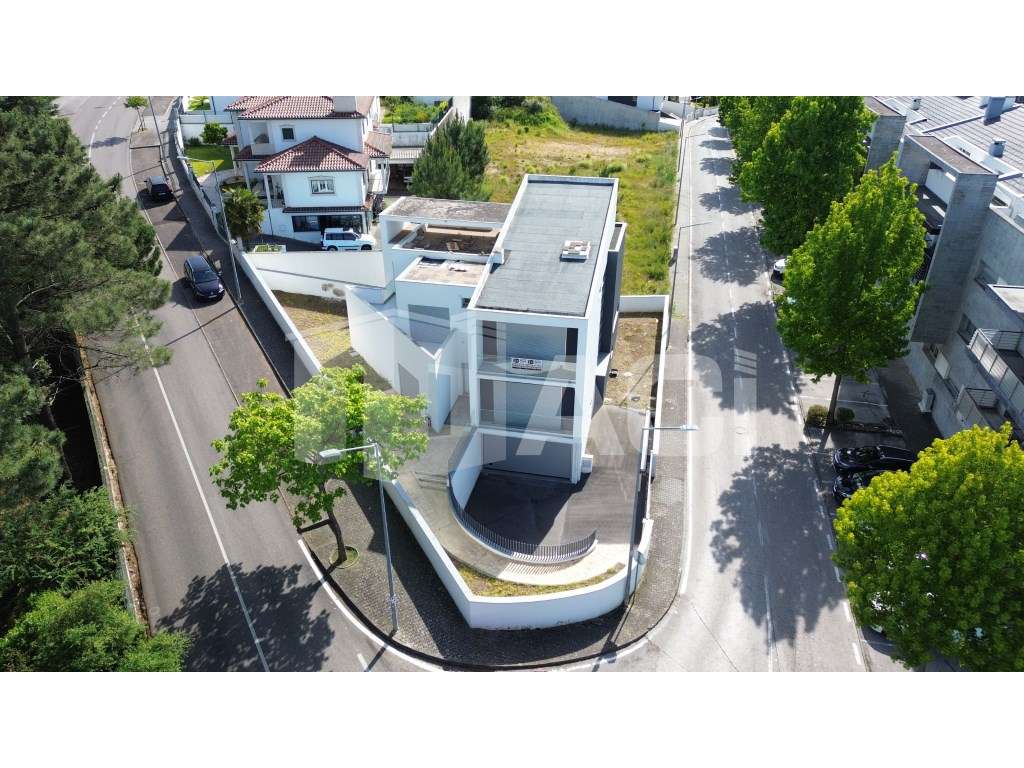 Magnífica Moradia T6 no Centro de Leiria - Grande imagem: 2/52