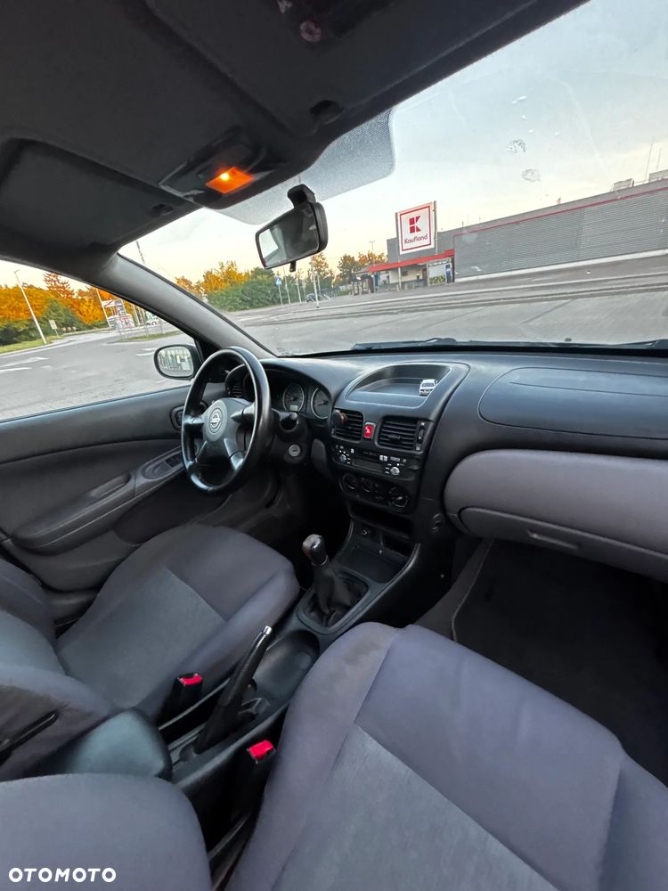 Nissan Almera 1.5 Base - 11