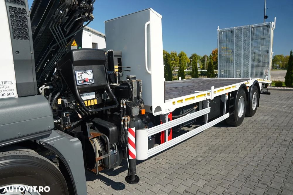 MAN TGS 26.360 / 6x2 / PLATFORMĂ / MACARA HIAB 166 B-3 / CAPACITATE MAX. DE RIDICARE: 5.200 KG / RAZĂ MAX. DE ACȚIUNE: 10,3 M / TROLIU / RAMPE HIDRAULICE / ROTATOR / TELECOMANDĂ - 18
