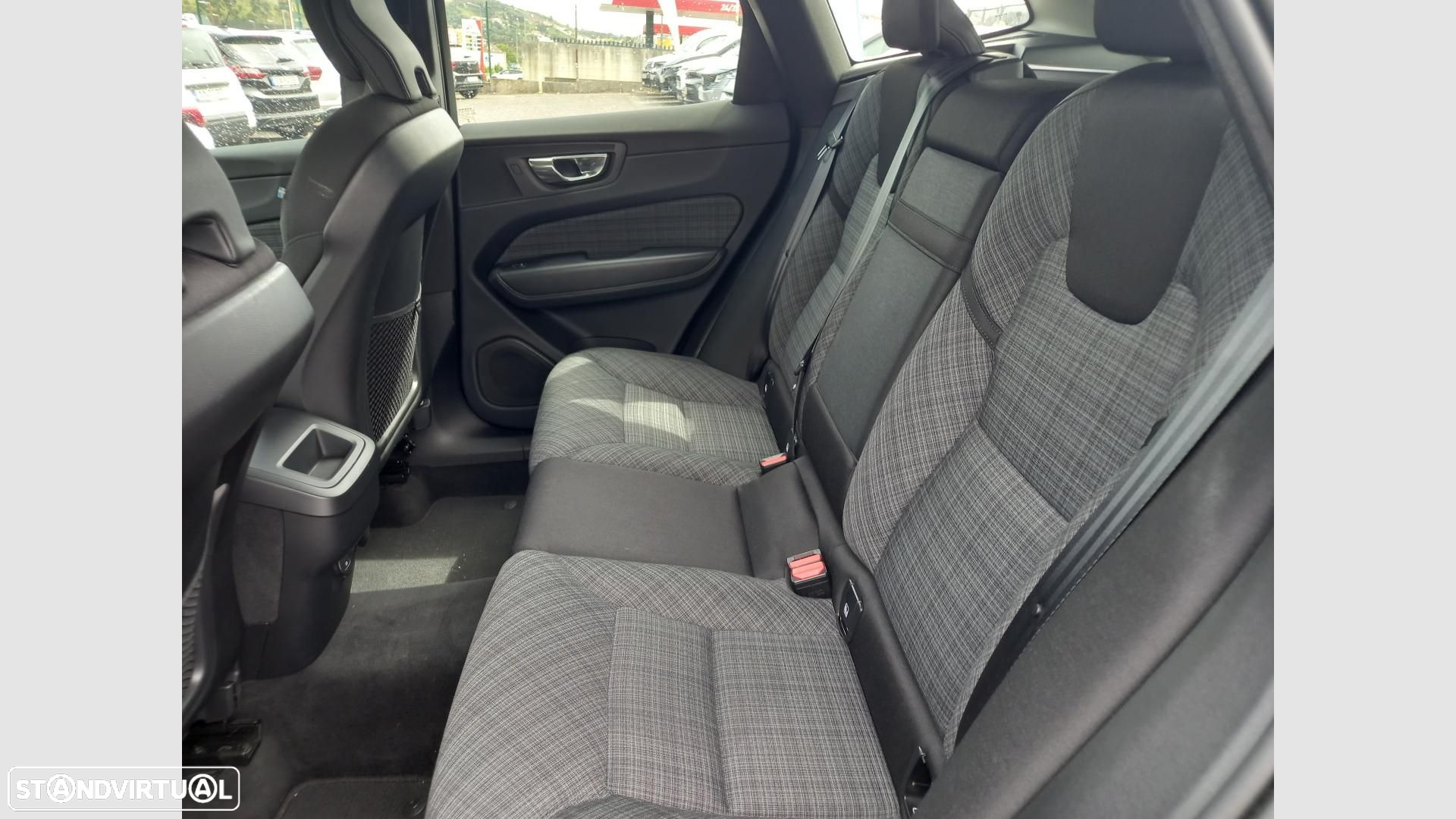 Volvo XC 60 2.0 B4 Momentum Plus - 13