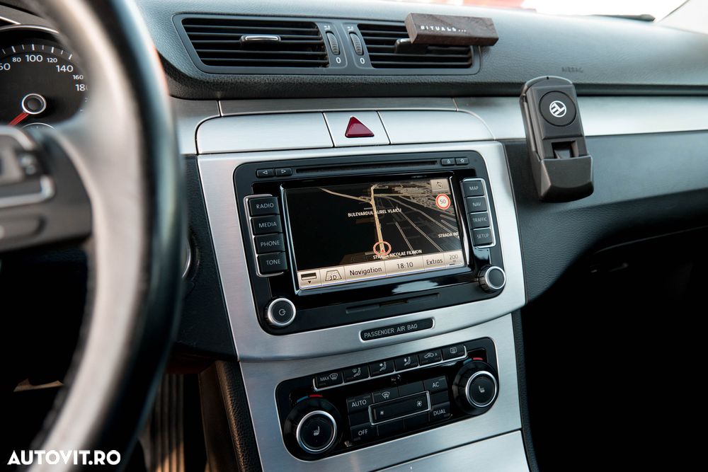 Volkswagen Passat 1.6 TDI DPF BlueMotion Technology Highline - 11