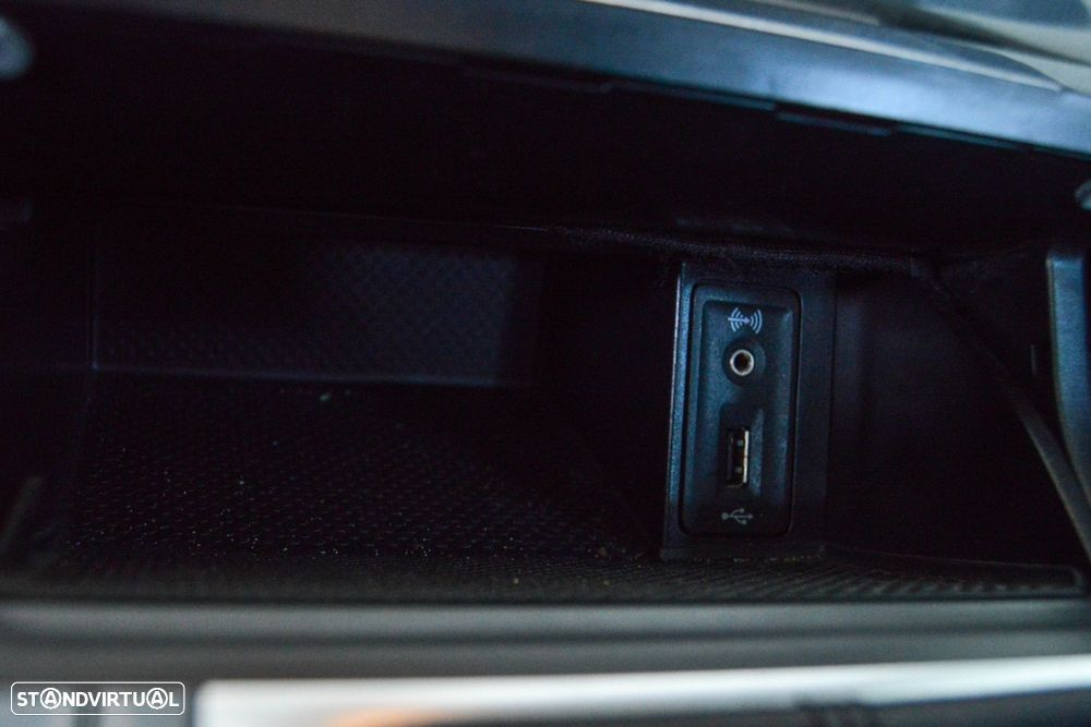 VW Golf 1.6 TDI Confortline - 41