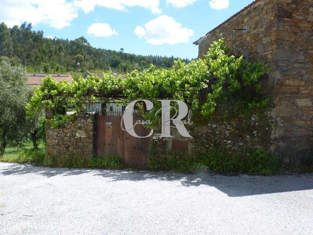 Casa em pedra para restaurar com pátio privado e jardim em Pedrógão Gr - Grande imagem: 5/60