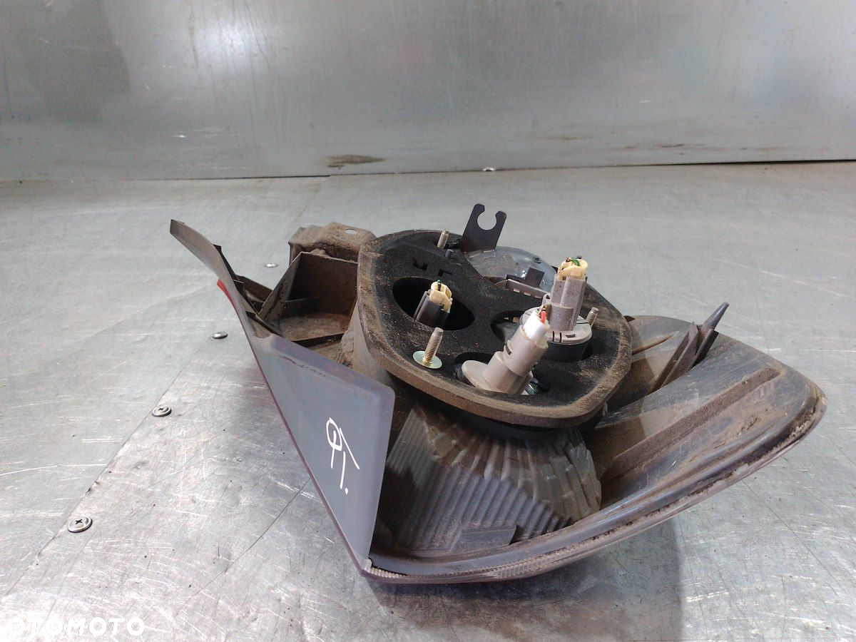 LAMPA TYLNA PRAWA HONDA CIVIC VII HATCHBACK - 2