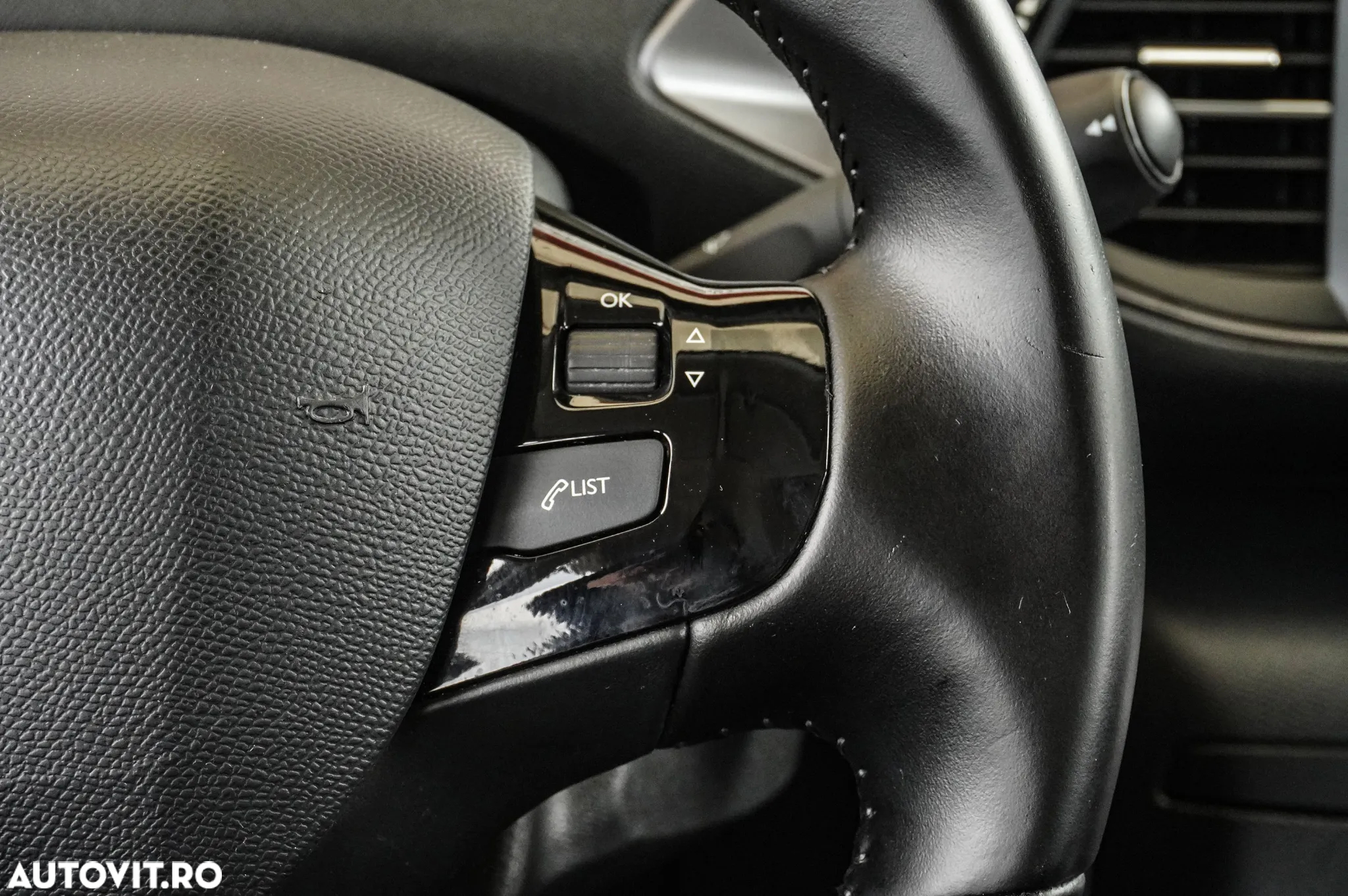 Peugeot 308 1.2 L PureTech Turbo S&S Active - 27