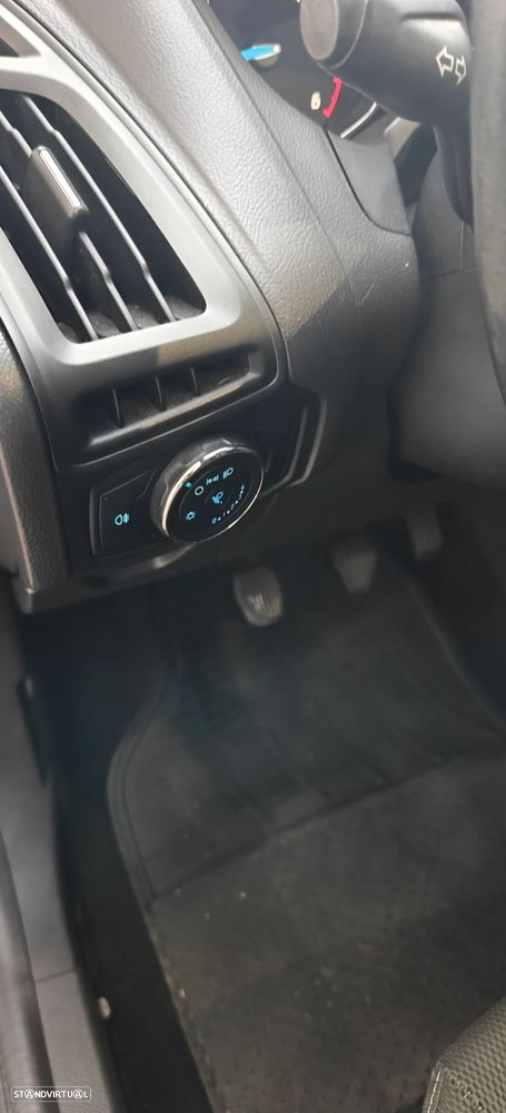 Ford Focus 1.6 TDCi DPF SYNC Edition - 8