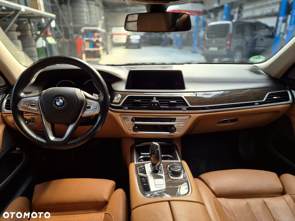 BMW Seria 7 - 34