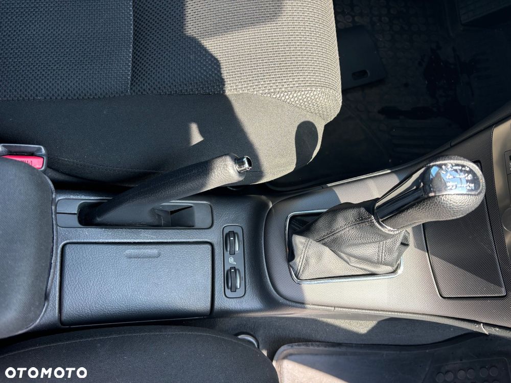 Toyota Avensis 1.8 VVT-i Combi - 18
