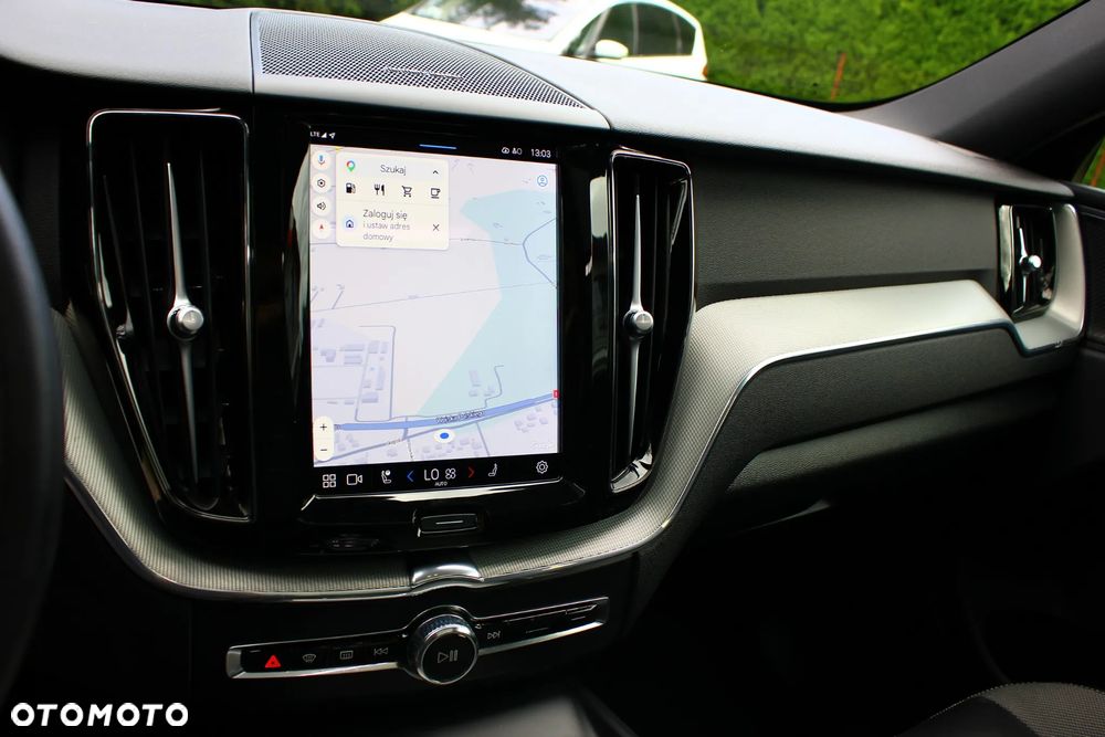 Volvo XC 60 B4 D AWD Plus Dark - 28