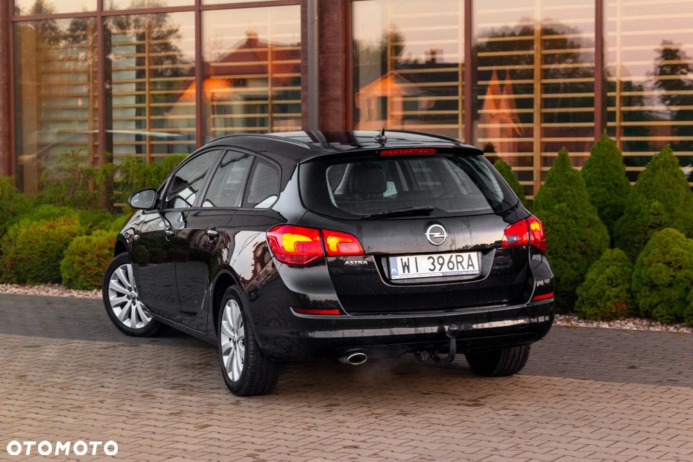 Opel Astra IV 1.4 T Cosmo EU6 - 11