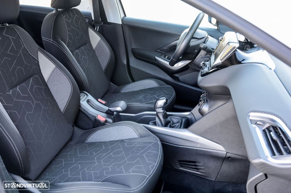 Peugeot 2008 1.5 BlueHDi Signature - 15