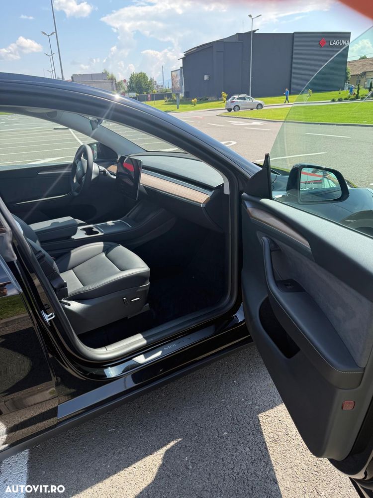 Tesla Model Y Long Range Dual Motor AWD - 25