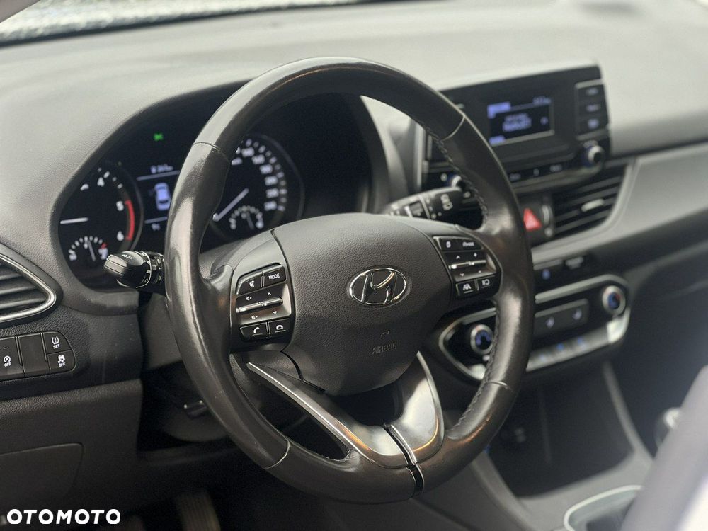 Hyundai i30 1.6 D Classic + - 10