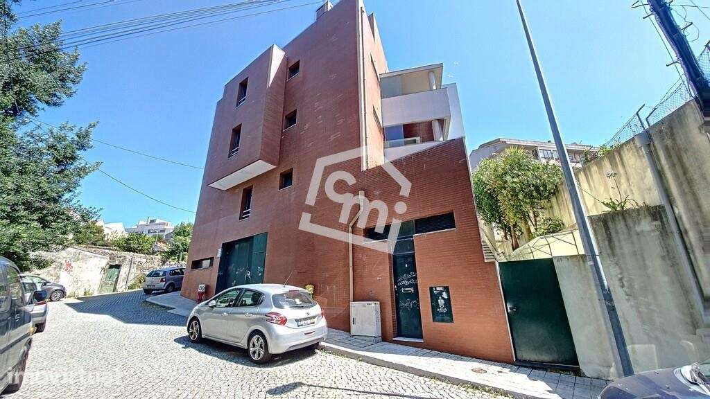 T0 com garagem em Paranhos - Grande imagem: 2/13