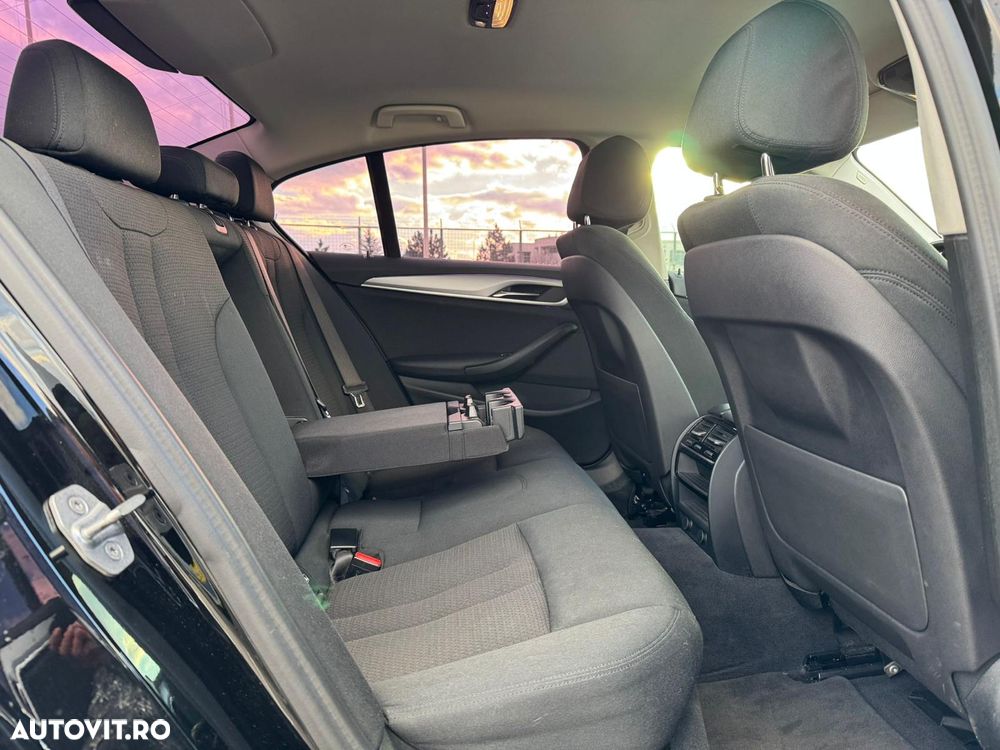 BMW Seria 5 530i AT - 12