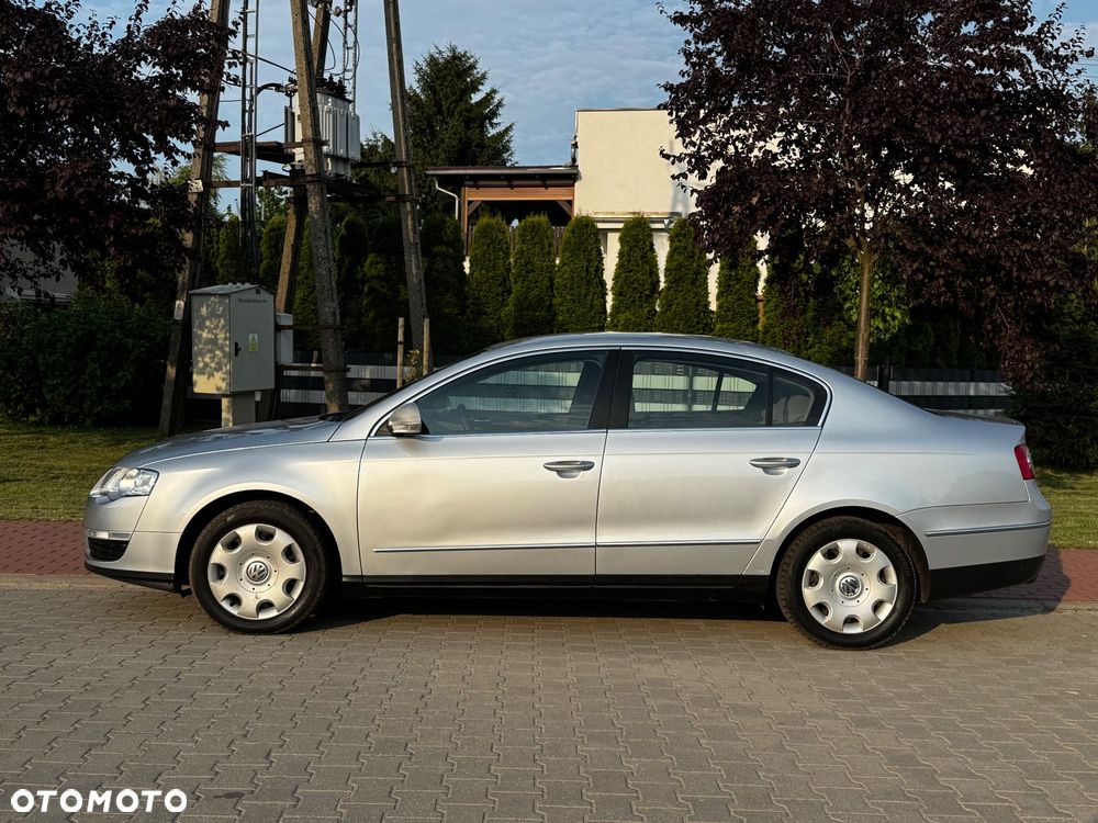 Volkswagen Passat 1.6 FSI Highline - 3