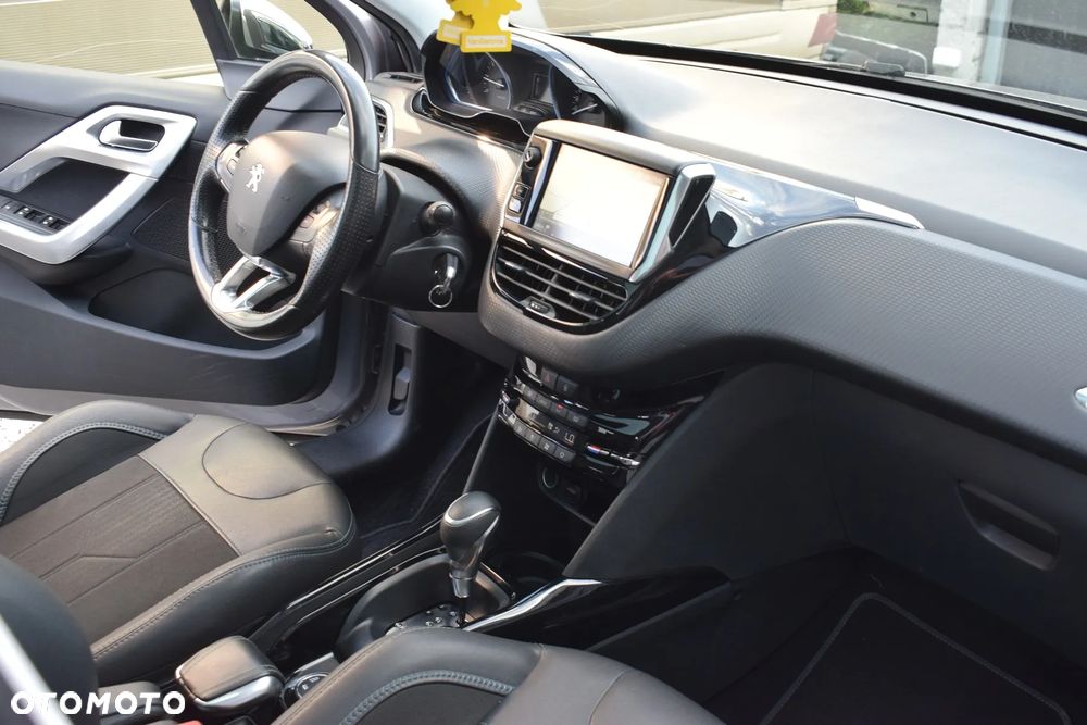 Peugeot 2008 1.2 Pure Tech GPF Crossway S&S EAT6 - 11