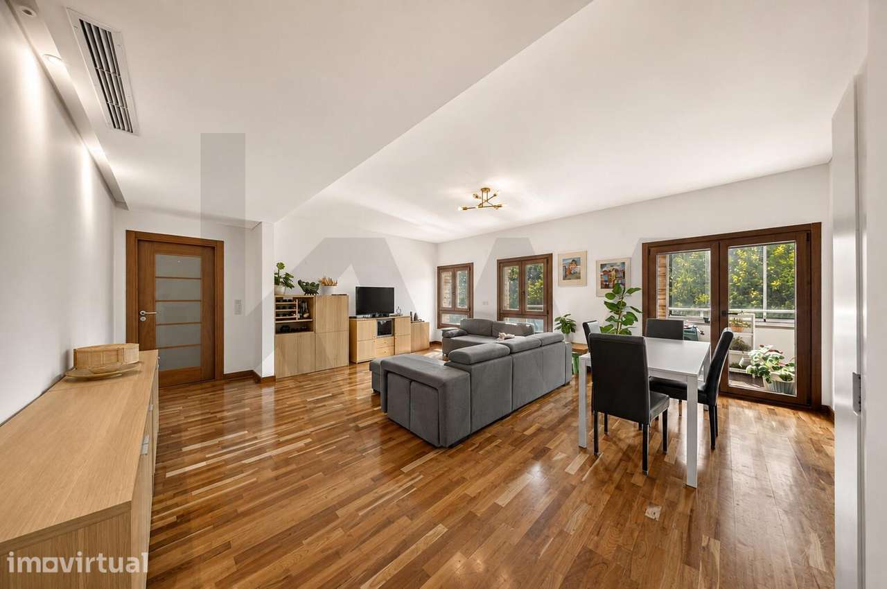 Apartamento T3 com 3 Lugares de Garagem e Arrecadação | Urbanização Ca - Grande imagem: 2/45