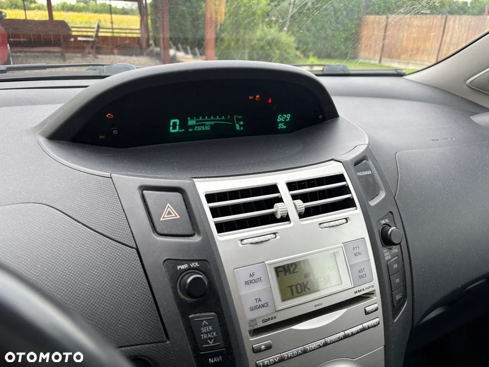Toyota Yaris 1.3 Terra - 6