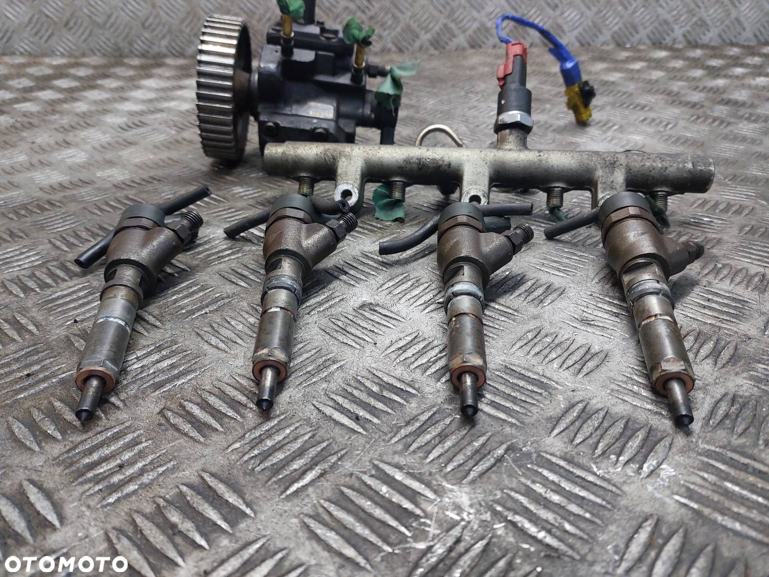 POMPA WTRYSKOWA + WTRYSKIWACZ KOMPLET + LISTWA PEUGEOT 307 I 2.0 HDI - 2
