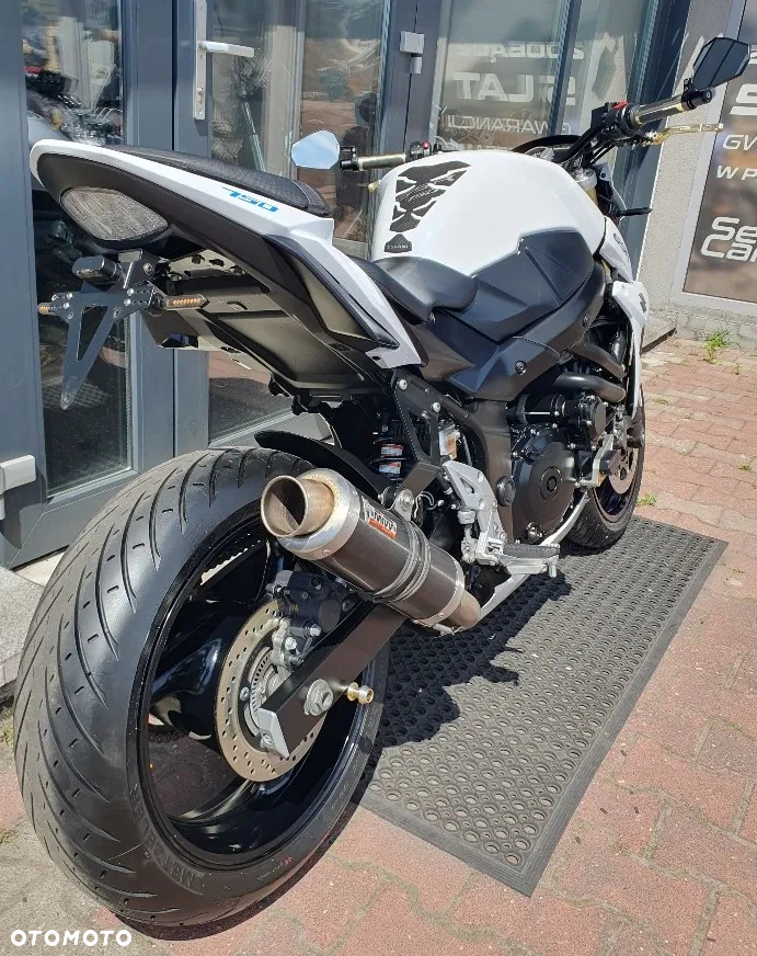 Suzuki GSR - 17