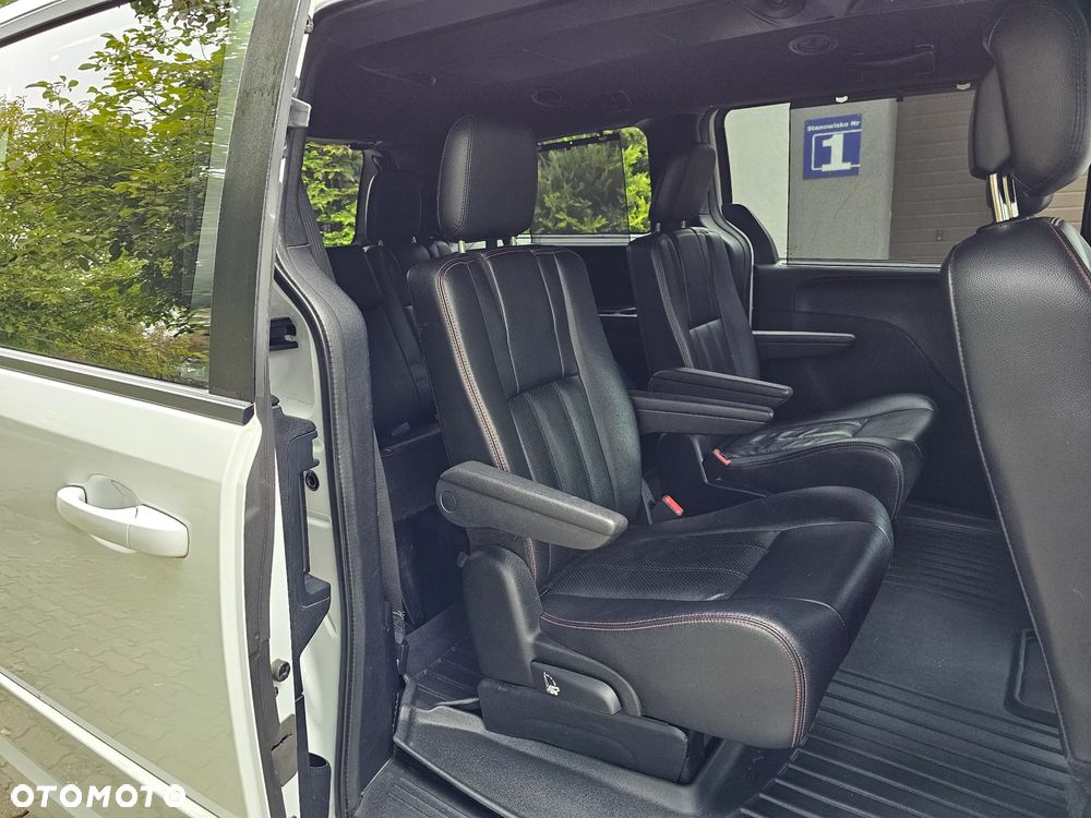 Dodge Grand Caravan 3.6 R/T - 16