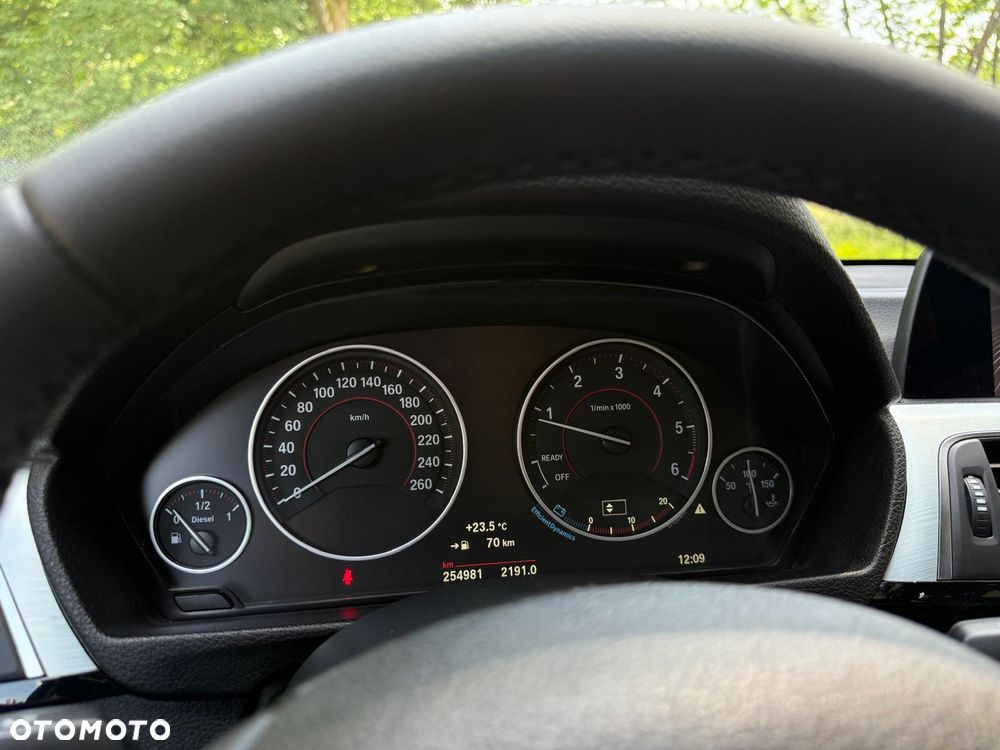 BMW Seria 3 318d Sport Line - 32