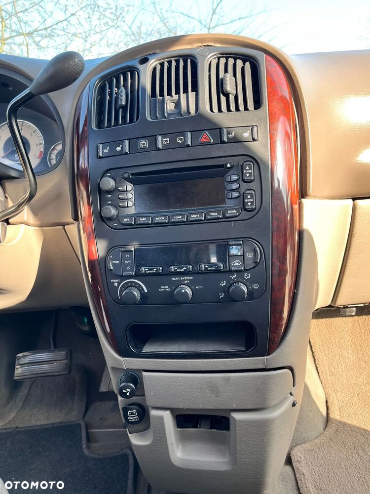 Chrysler Grand Voyager 3.3L Limited - 34