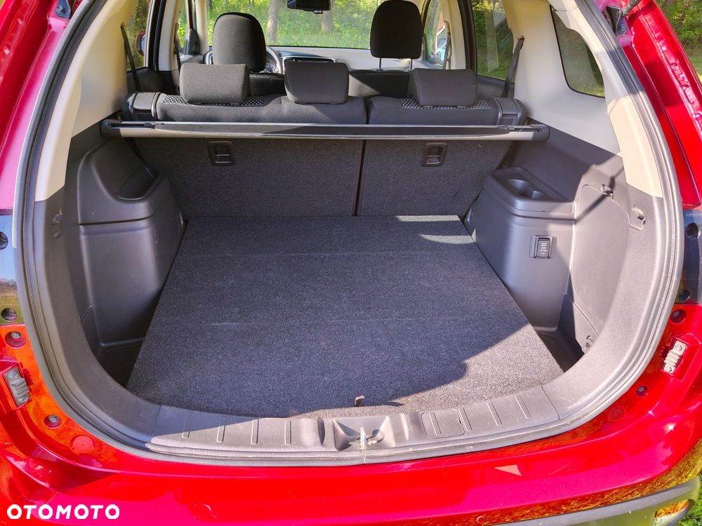 Mitsubishi Outlander 2.0 Invite + 2WD - 7