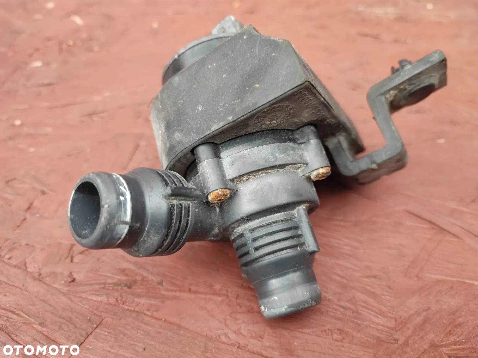 BMW E60 / E60 LCI / E61 / E61 LCI / E63 LCI / E64 LCI. ORYGINALNA DODATKOWA POMPA WODY / POMPA NAGRZEWNICY EUROPA. O NR: 6 917 700 OEM. SPRAWNA W 100%. - 1