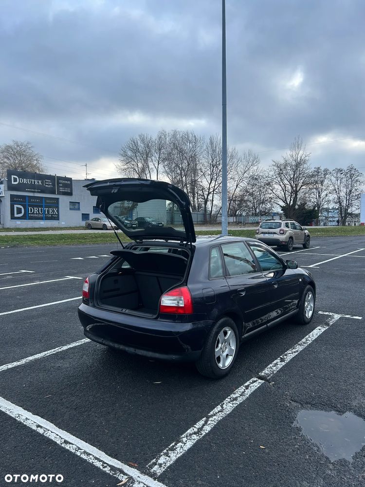 Audi A3 Sportback 1.6 Ambiente - 12