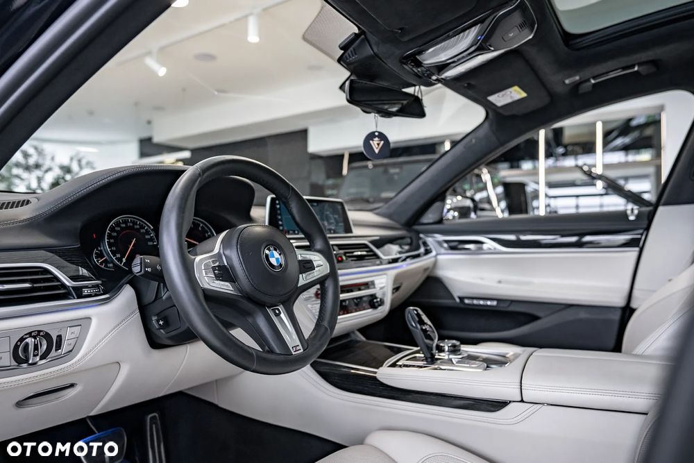 BMW Seria 7 M760Li xDrive - 26