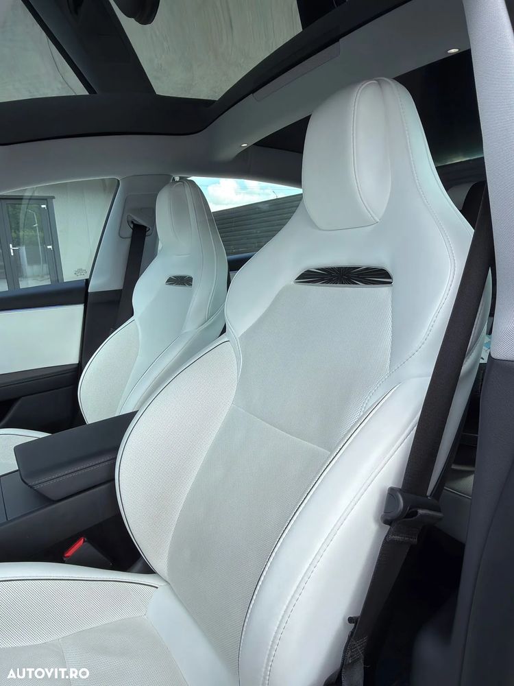 Tesla Model 3 - 8