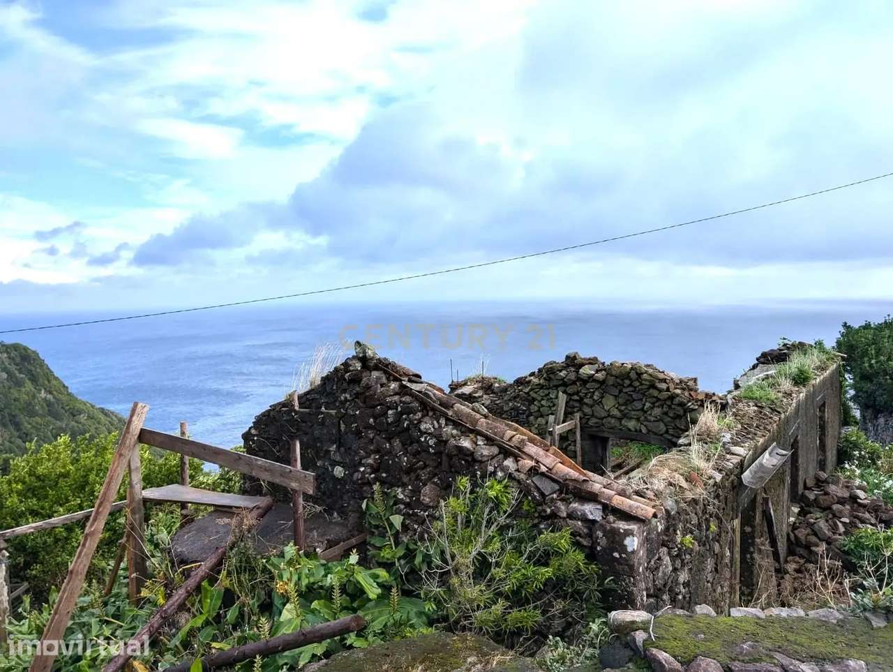 Ruína com vista deslumbrante para o mar – Ilha das Flores - Grande imagem: 4/10