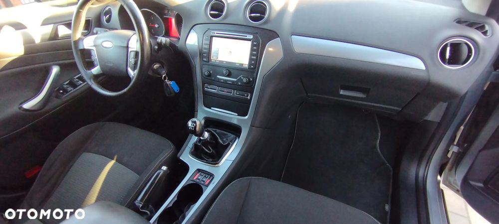 Ford Mondeo 2.0 TDCi ECOnetic Ambiente - 6