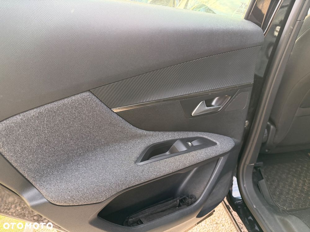 Peugeot 3008 1.5 BlueHDi Road Trip S&S EAT8 - 16