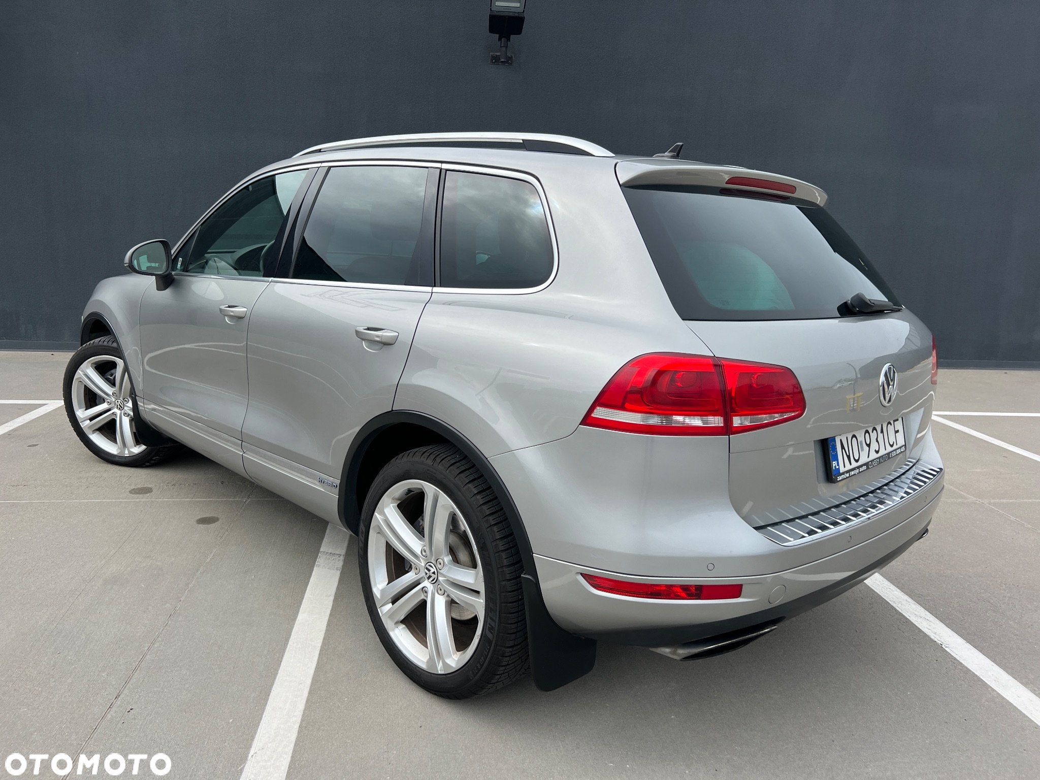 Volkswagen Touareg 3.0 Hybrid 4Motion Automatik - 6