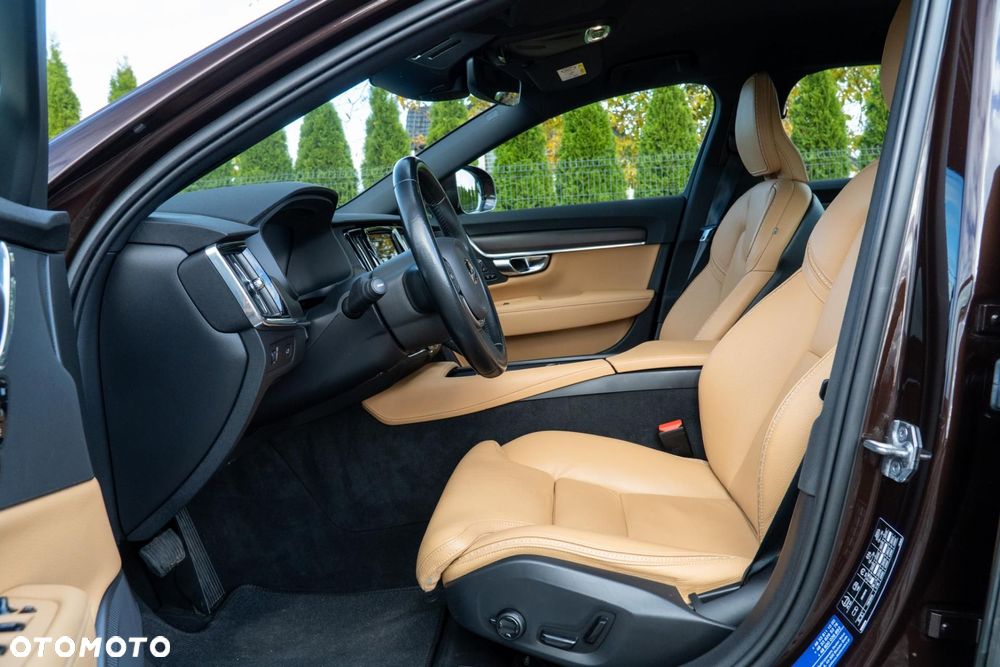 Volvo V90 Cross Country - 12