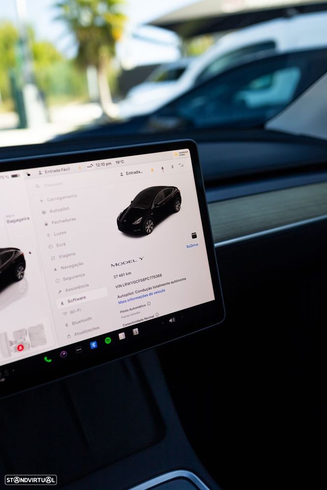 Tesla Model Y Standard RWD - 10