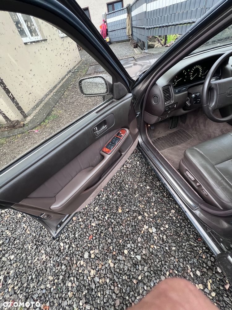 Lexus LS Standard - 11