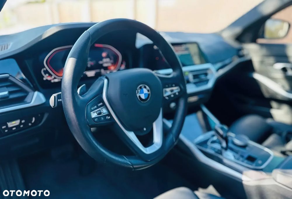 BMW Seria 3 330i M Sport - 11