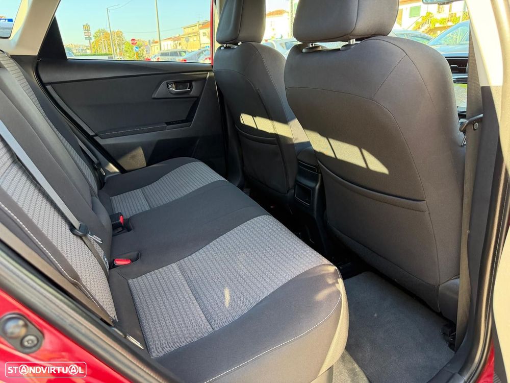 Toyota Auris 1.8 HSD Comfort +P.Sport+Navi - 14