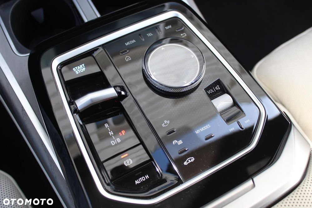 BMW i7 - 14