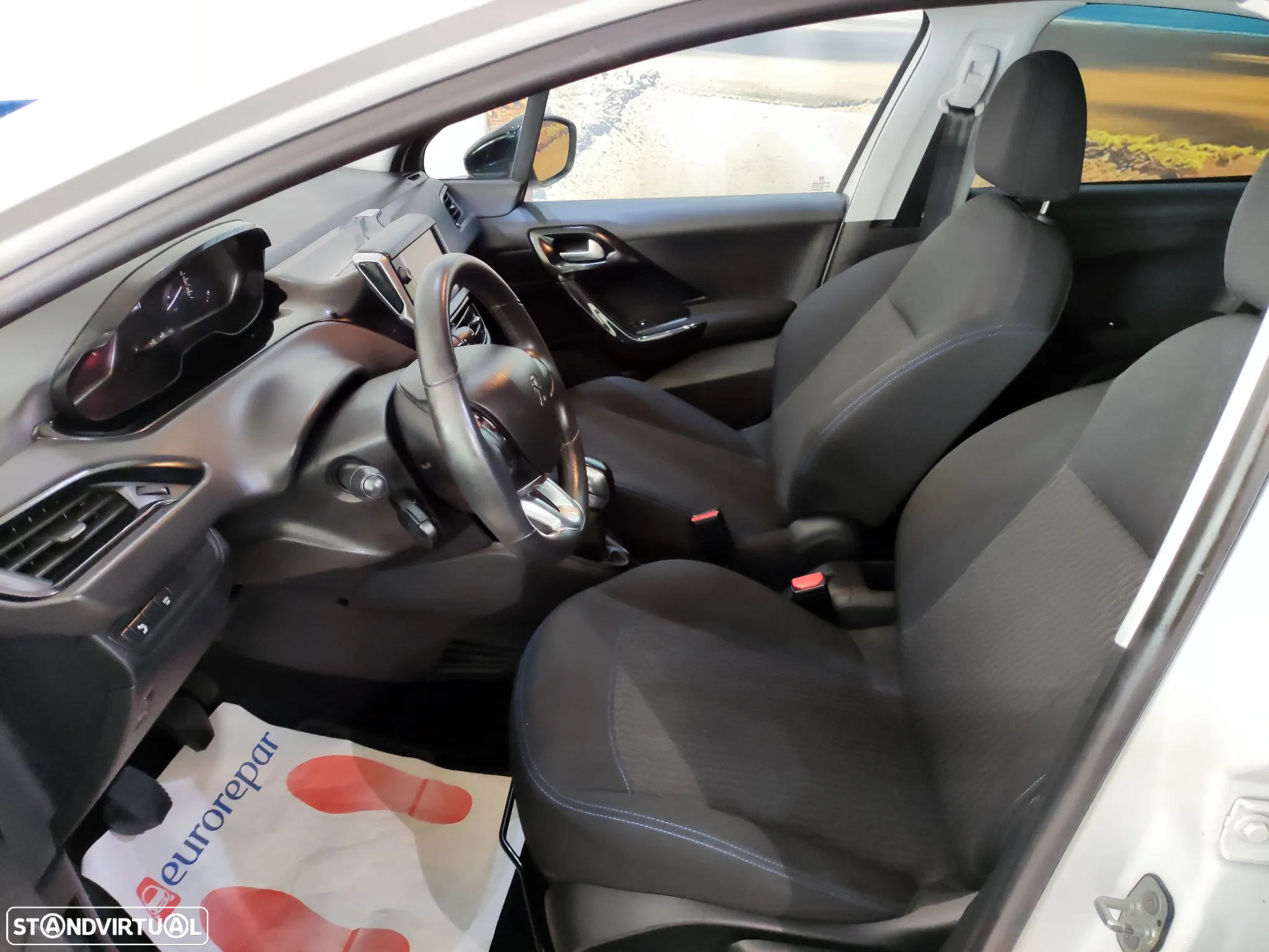 Peugeot 208 PureTech 82 Stop & Start Signature - 12