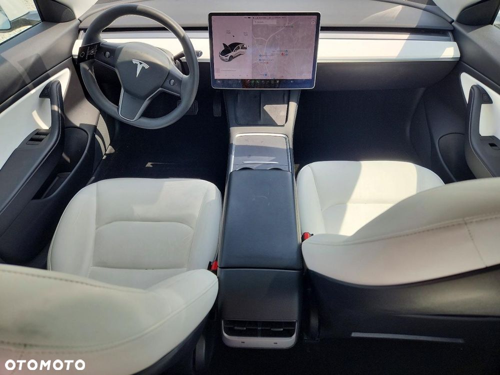 Tesla Model 3 - 7