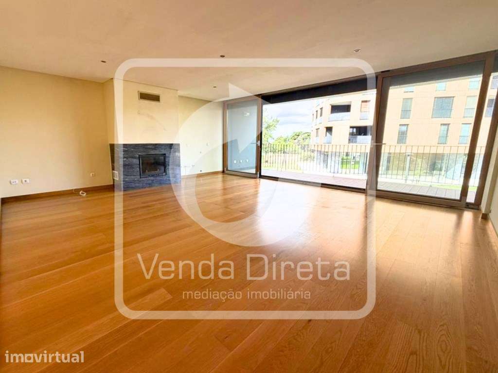 Excelente T3 com 213 m², Suíte, Varanda, Estacionamento e Arrecadaç... - Grande imagem: 2/27