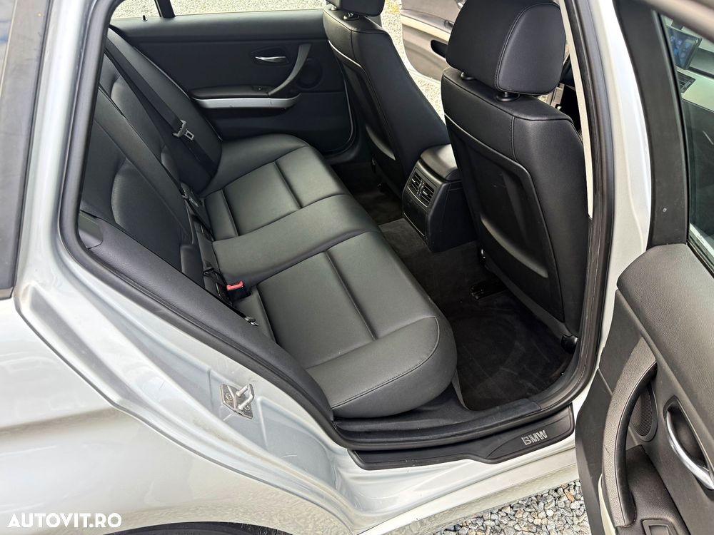 BMW Seria 3 318d DPF Touring - 14